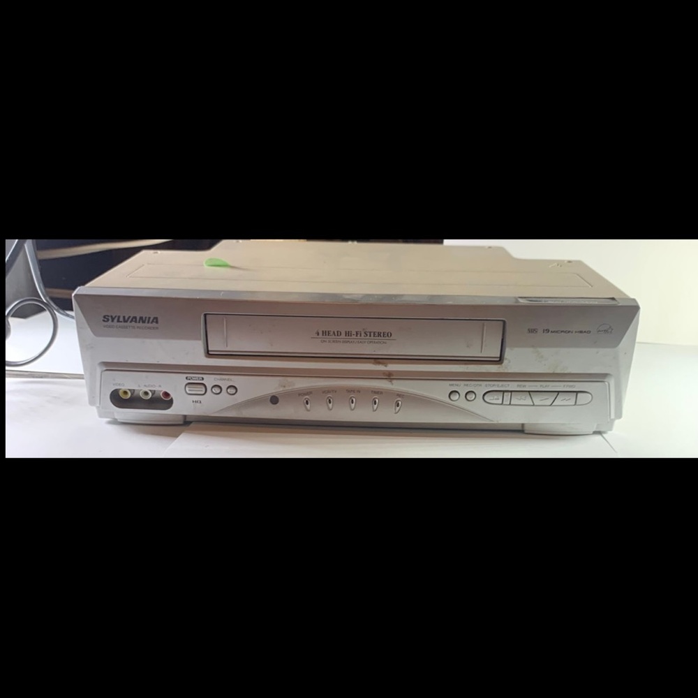 SYLVANIA VCR VHS VIDEO RECORDER 4 HEAD SSV6003 FOR PARTS OR REPAIR NO REMOTE